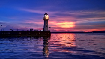 Sonnenuntergang am Raffles Marina Lighthouse
