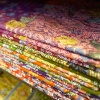 Ein hübscher Stapel verschiedener Batikstoffe von Royal Fabrics