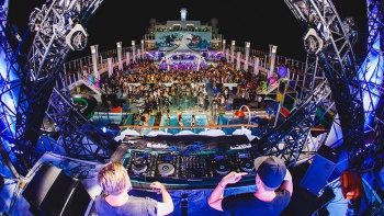 DJs performing live on It’s The Ship