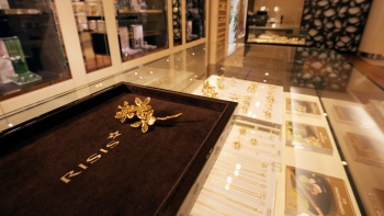 Gold-plated Papilionanthe Miss Joaquim jewellery sold at Risis