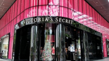 Pink exterior façade of Victoria’s Secret at the Mandarin Gallery