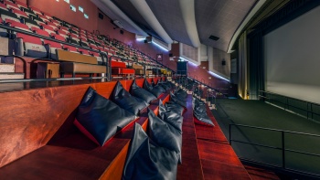 Interior gedung bioskop bersejarah, The Projector.