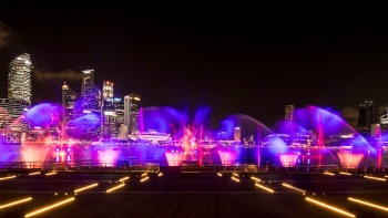 Sajian warna-warni di Spectra, pertunjukan air dan lampu di Marina Bay