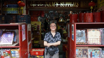 Bagian depan toko Nam’s Supplies Singapura