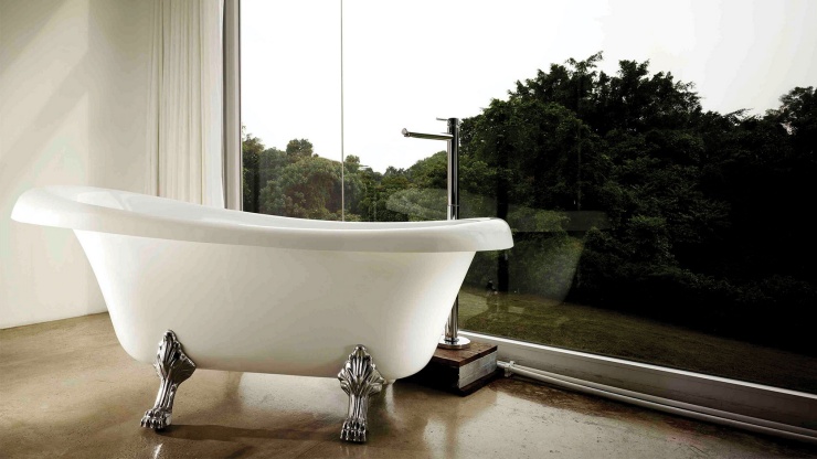 Wideshot of a bathtub and scenic view at Spa Esprit