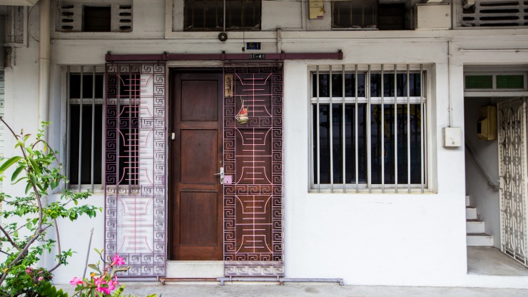 ลายลูกกรงของประตูหน้าบ้านแบบเก่าในย่าน Tiong Bahru