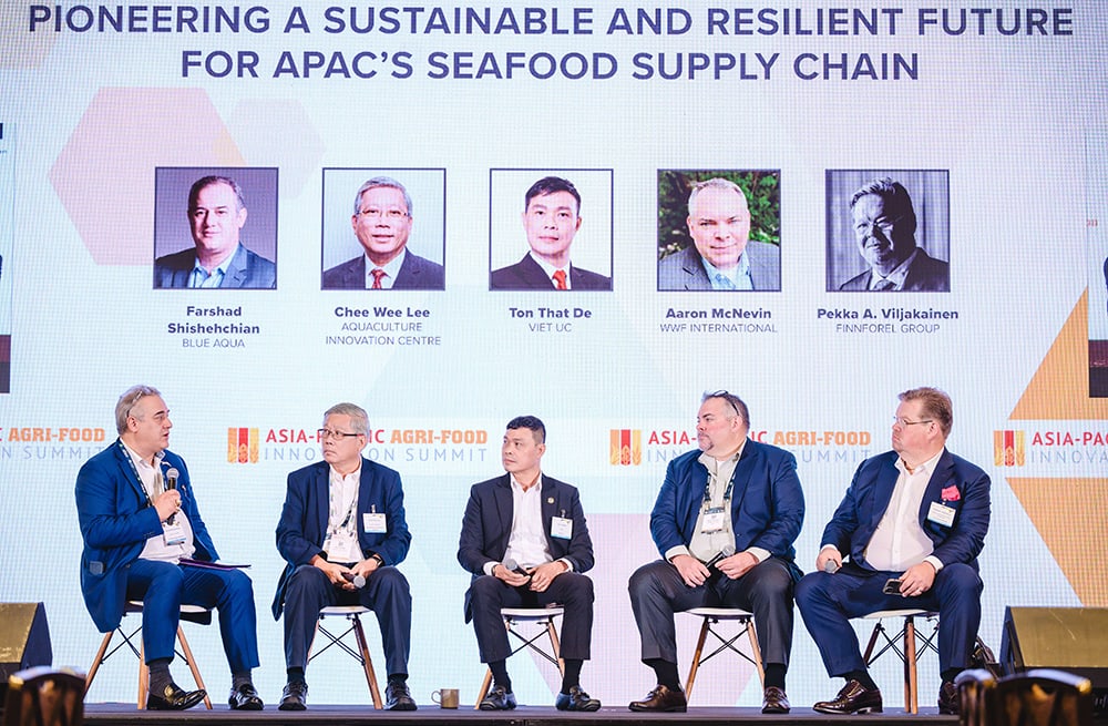 Panel experts discussing sustainable seafood supply chains in APAC at the SIAW 2023