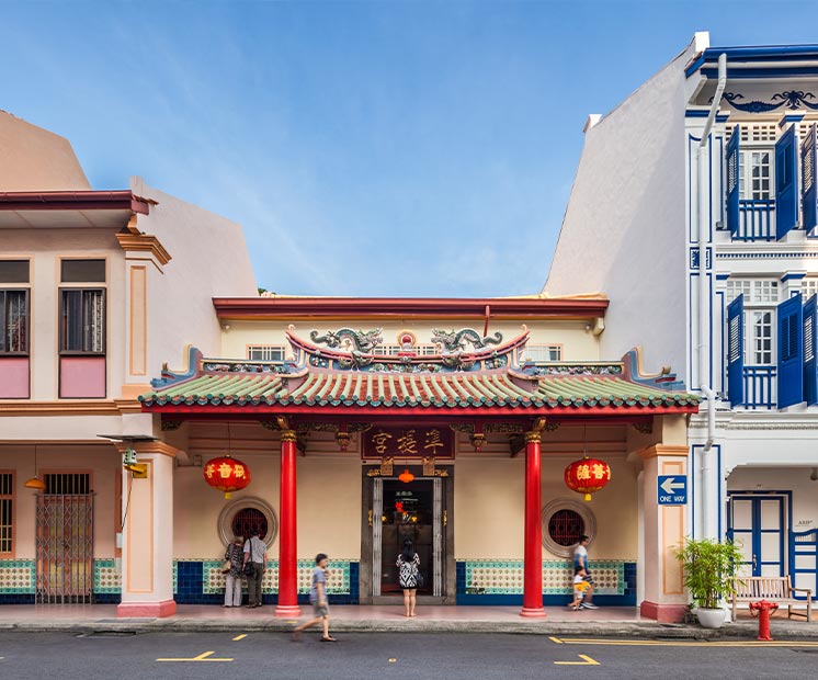 Landscape view of Chinatown's busy street