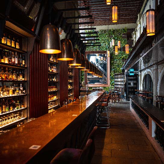'Alley Bar' an elegant cocktail bar in Singapore