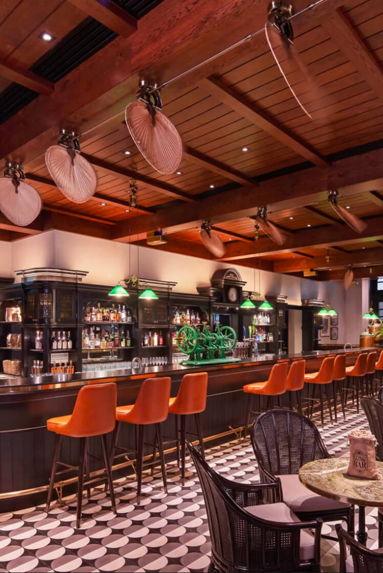 Colonial Architecture in the Iconic Long Bar