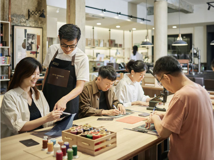 Immersive experience of shopping stores in Singapore