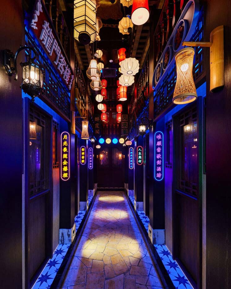 Vibrant surroundings at Synthesis Bar Singapore