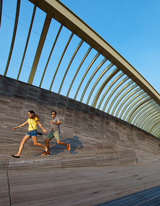 People running on Henderson Waves Bridge