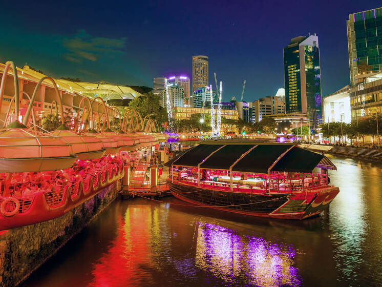 Singapore River cruse on a traditional bumboat
