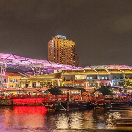 Singapore River Cruise in traditional bumboat