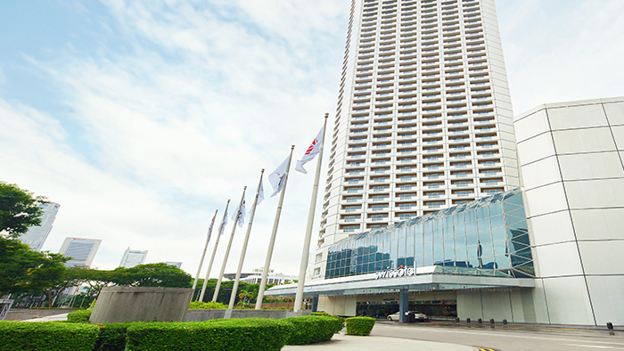 Elegant front view of GSTC-certified Swissôtel The Stamford, Singapore