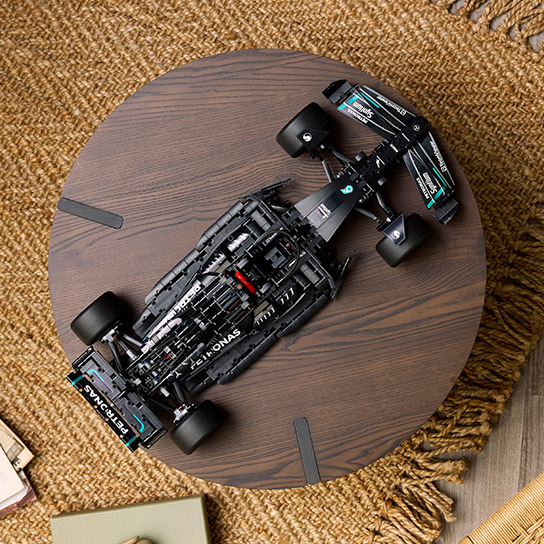 LEGO® Technic™ Grand ‘Brix’: Mercedes-AMG F1 Life Sized Model