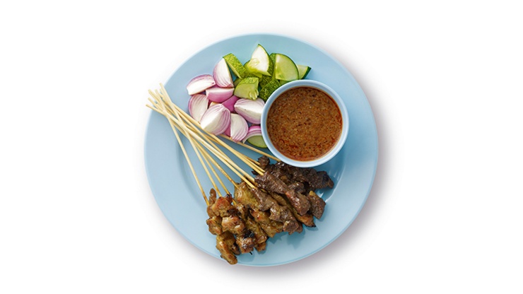 Aufnahme von Satay (gegrillten Fleischspießen)