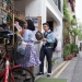 Menschen beim Einkaufen auf der Haji Lane