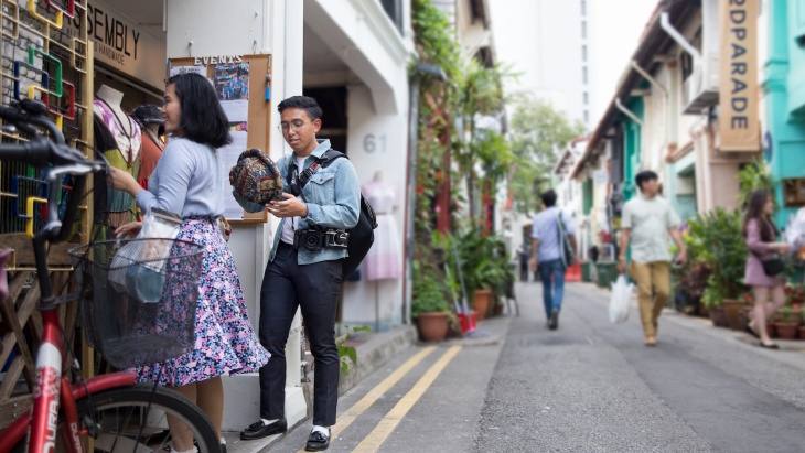 Menschen beim Einkaufen auf der Haji Lane