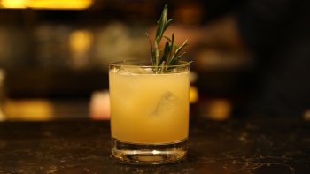 Catchfly Honey Badger-Cocktail in der Catchfly Bar