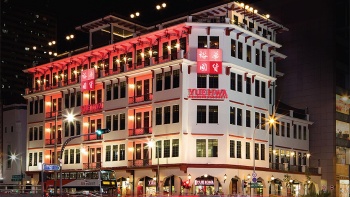 Nachtfassade des Yue Hwa Department Store 