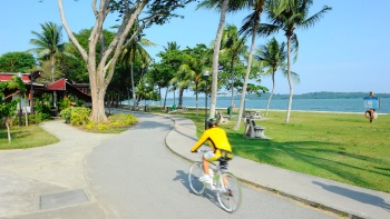 Ansicht auf das Meer und den Park am Changi Beach