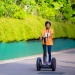 Ein Teilnehmer auf einem Segway® auf Sentosa