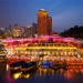Dronenaufnahme von Clarke Quay bei Nacht