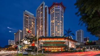 Orchard Road mit Tangs im Hintergrund