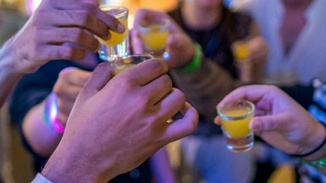 Circuit Crawl: Für eine unvergessliche Nacht (Pints und Pitstops)