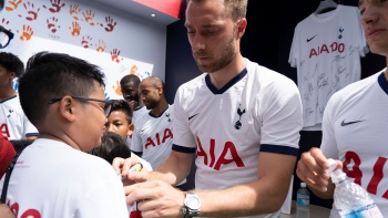 Sehen Sie Fußballspieler in der ICC Fanzone