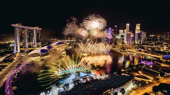 Feuerwerk am „Star Island Singapore“ im The Float an der Marina Bay