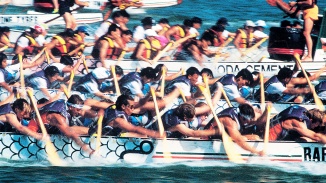 Sie können Drachenboot-Rudermannschaften beim Training zusehen oder am Wochenende selbst einmal auf dem Kallang River rudern.