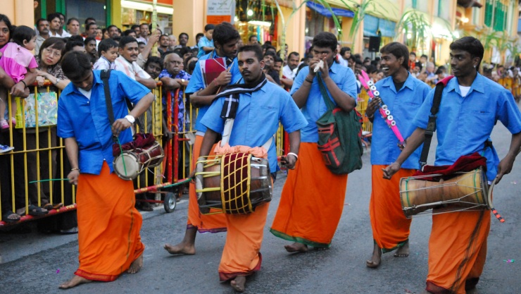 Feiern Sie die kulturelle Vielfalt der Stadt mit traditionellen Festen wie Thaipusam. 