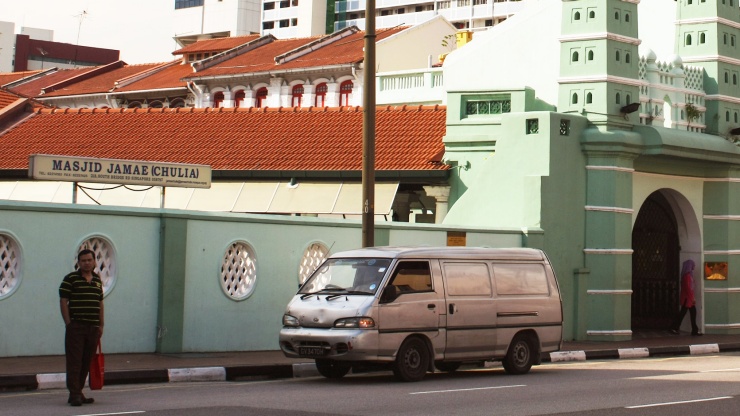 Die Masjid Jamae in Singapur ist auch unter dem Namen Masjid Chulia bekannt und eine bedeutende Sehenswürdigkeit.