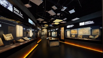 Einblick in die Ausstellung in der ehemaligen Ford-Fabrik