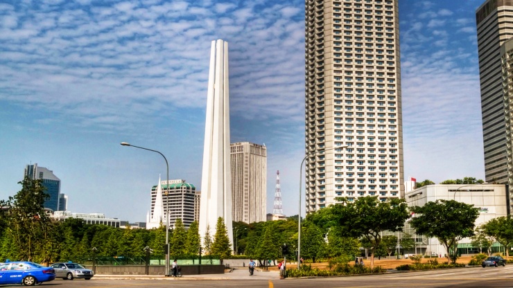 Das Bürkerkriegsdenkmal-Wahrzeichen vor der Skyline des Civic District