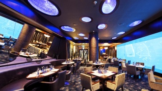 Innenansicht des Ocean Restaurant by Cat Cora im S.E.A. Aquarium™.