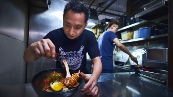 A Noodle Story, Michelin Bib-Gourmand Ramen im singapurischen Stil.