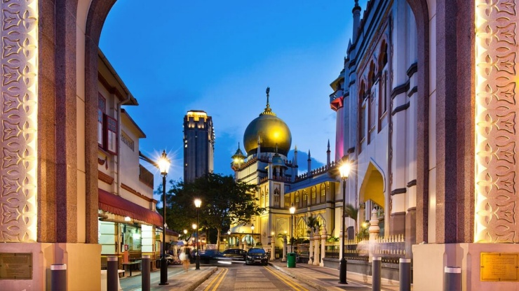 Die Sultan Mosque am Abend in Kampong Gelam