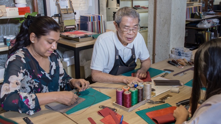 Teilnehmer am Buchbinde-Workshop von Bynd Artisan