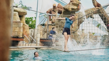 Besucher im Adventure Cove Waterpark