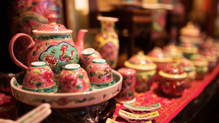 Teekannen der Peranakan-Kultur