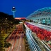 Nächtliche Ansicht des Singapore Changi Airport. 