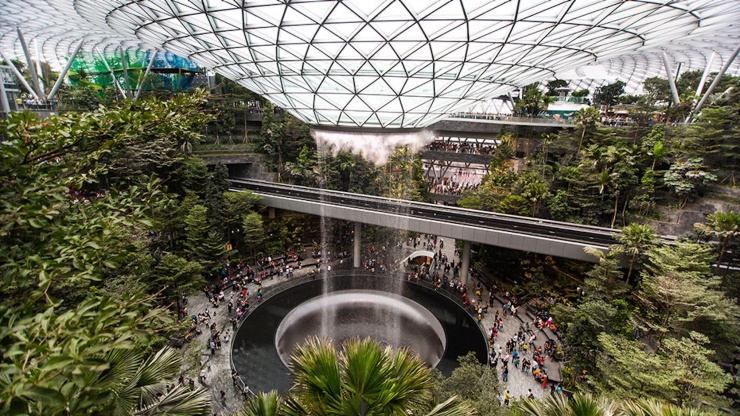 Der HSBC Rain Vortex im Jewel Changi