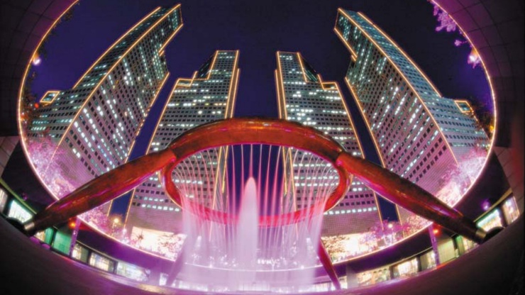 Fountain of Wealth („Brunnen des Wohlstands“) bei Nacht