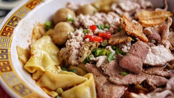 A bowl of pork noodle from Hill Street Tai Hwa Pork Noodle