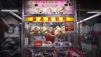 A stall selling Hainanese chicken rice in a hawker centre
