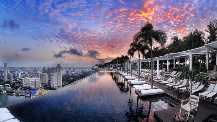 Evening view of the infinity pool at Marina Bay Sands® SkyPark